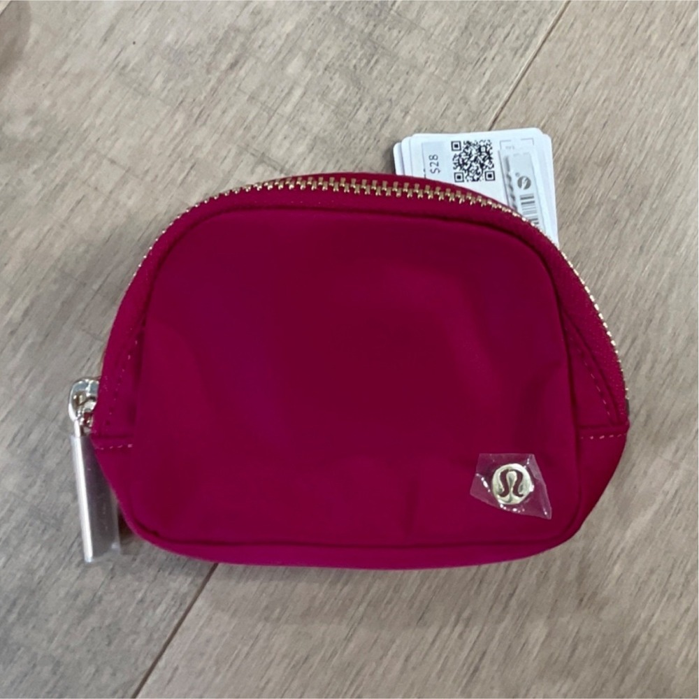 Lululemon Everywhere Belt Bag Nano Berry Rumble/Gold Water-Repellent Wrist Strap